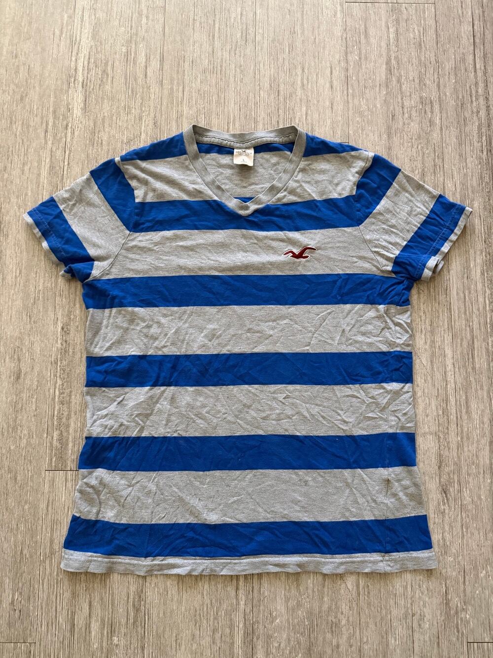 Y2k Hollister Women's V-Neck Blue and Gray Striped Polo
